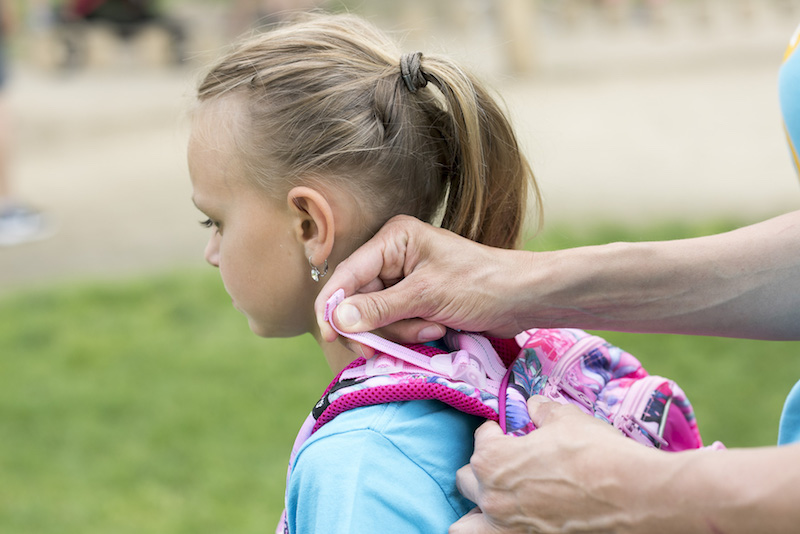 Wie trägt man einen Schulrucksack richtig? Unterschätzen Sie die Spanngurte nicht